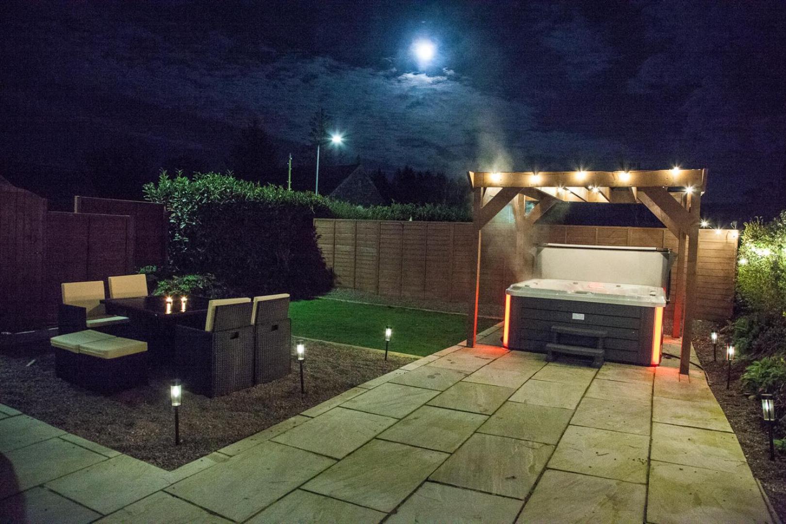 Stunning Scottish Hot Tub Getaway Villa เกทเฮาส์ออฟฟลีท ภายนอก รูปภาพ